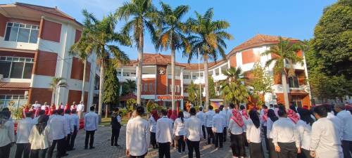 Universitas Kadiri Gelar Upacara Peringatan HUT ke-80 Republik Indonesia