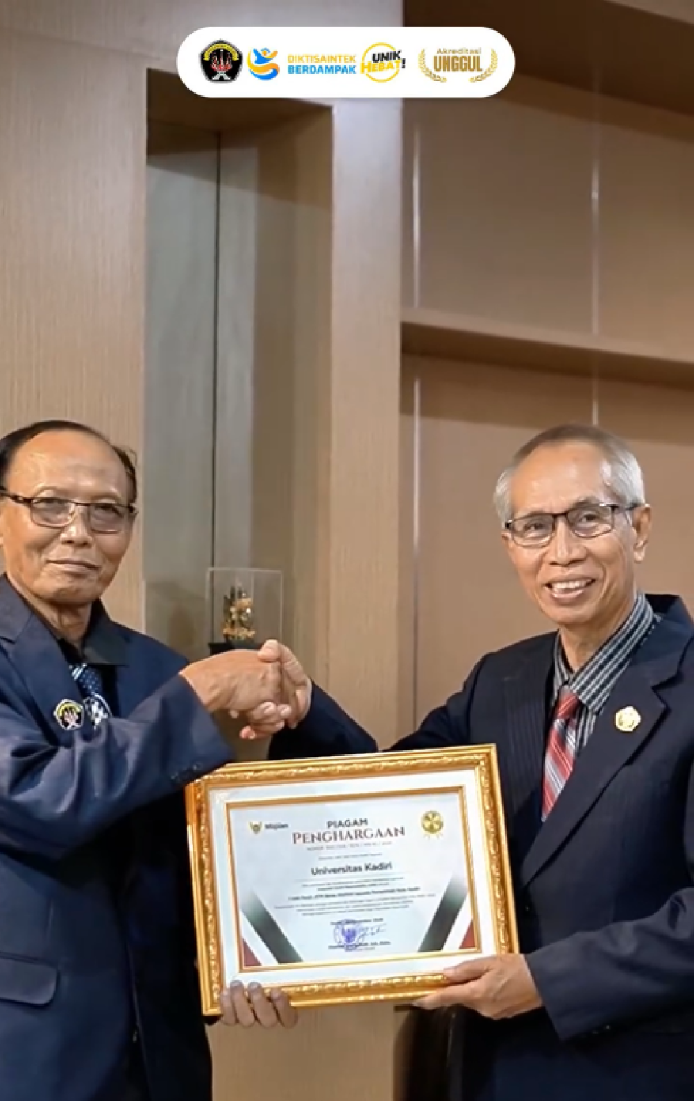 Universitas Kadiri Terima Penghargaan atas Dukungan Program ATM Beras MAPAN Kota Kediri