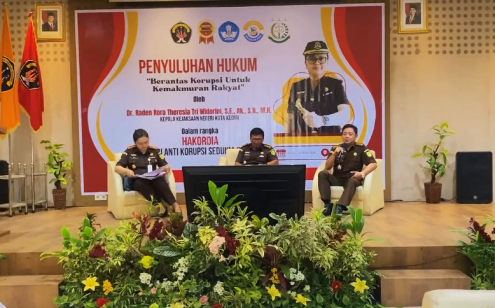 Penyuluhan Hukum: Berantas Korupsi untuk Kemakmuran Rakyat di Universitas Kadiri