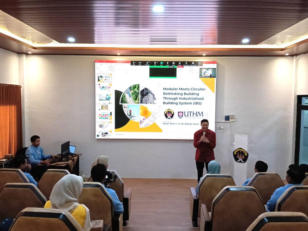 Fakultas Teknik Universitas Kadiri Gelar Kuliah Tamu Internasional Bersama UTHM Malaysia