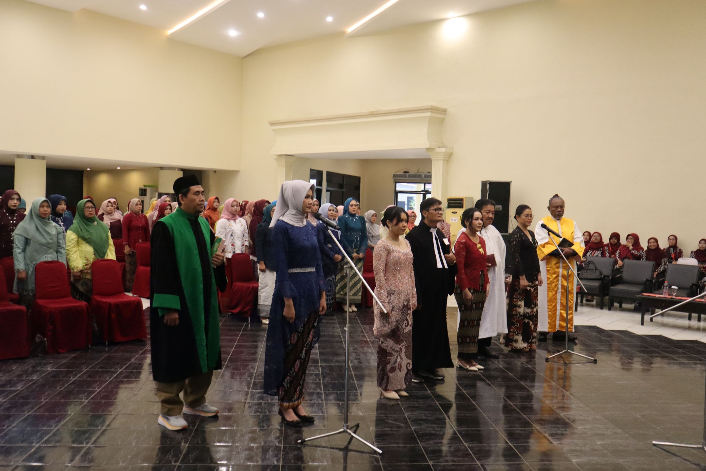 Pelantikan dan Pengambilan Sumpah Bidan Program Studi Pendidikan Profesi Bidan Universitas Kadiri